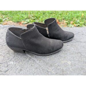 Torrid Womens Side Dip Ankle Bootie Sz 8.5WW Black Suede Minimalist